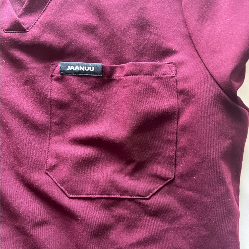 Jaanuu scrub set in Burgundy